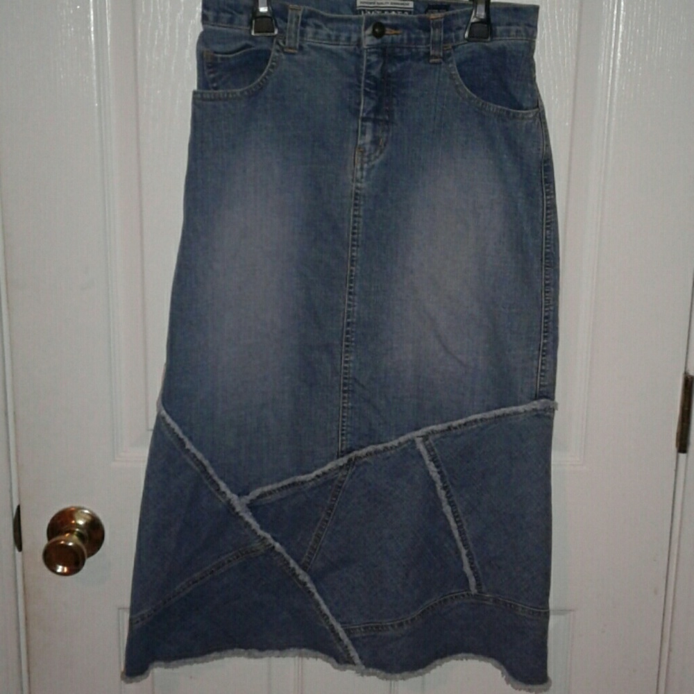 EUC Limited Too Girls size 14 long blue jean skirt